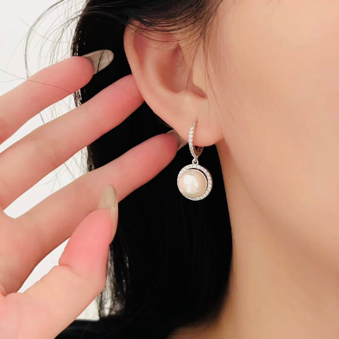 Floral Leverback Pearl Earrings | Sunflower Design ｜ 14K White Gold Filled | 8.5-9.0mm Pearls