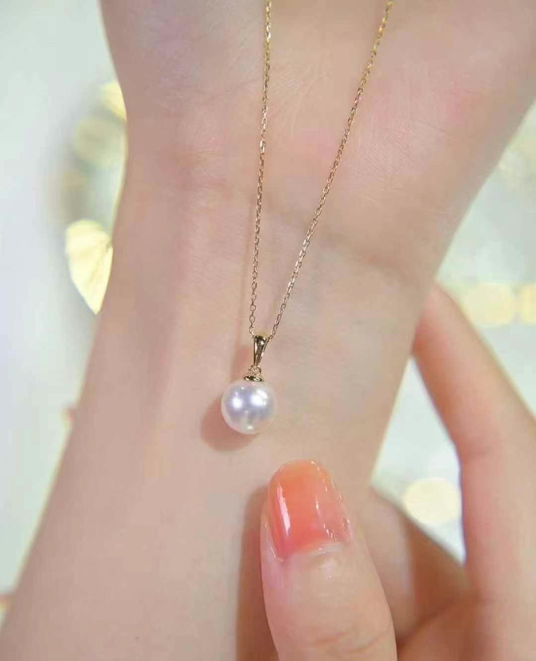 Round Akoya Pearl Pendant Necklace | 9.0–9.5mm Pearl | 18K White or Yellow Gold Chain